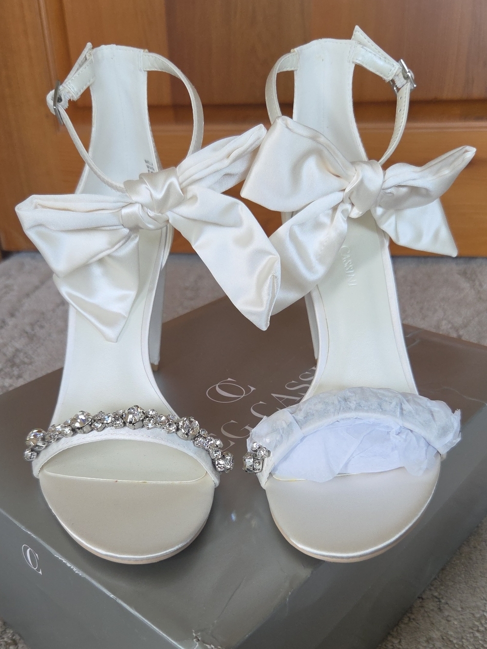 NEW, Oleg Cassini Cream Satin Bow Heels with Crystal Toe Strap